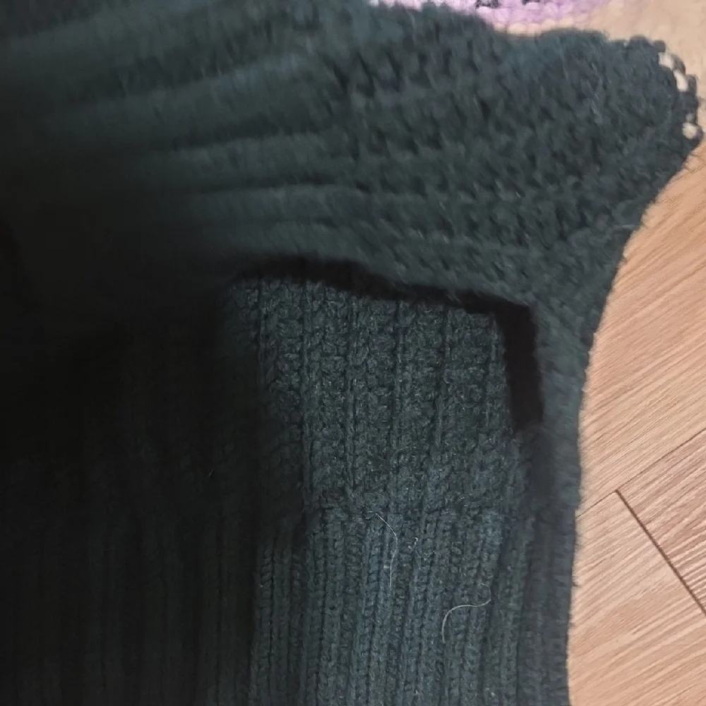 Aerie Black and Cream Striped V-Neck Sweater - Picture 5 of 5